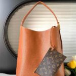 LV Low Key Hobo MM - Image 4