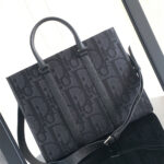 Dior East-West Tote Bag - Image 4
