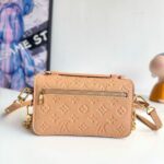 LV Pochette Métis East West - Image 4