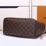 LV Neverfull MM Tote - Image 4