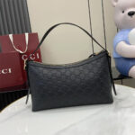 GG Emblem medium shoulder bag - Image 4