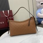 GG Emblem medium shoulder bag - Image 4