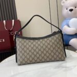GG Emblem medium shoulder bag - Image 4