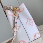 LV By the Pool NEONOE BB - Image 4