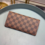Louis Vuitton Emilie Wallet - Image 4