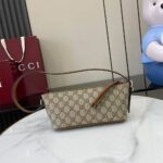 GG Emblem small shoulder bag - Image 4