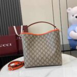 GG Emblem medium bucket bag - Image 4