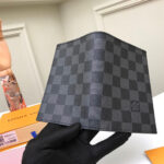 LV PASSPORT COVER - Image 4