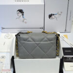 CHANEL 19 HANDBAG - Image 4