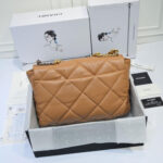 CHANEL 19 MAXI HANDBAG - Image 4