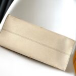 LV OnTheGo MM - Image 5