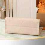 LV Onthego MM - Image 5