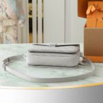 LV Pochette Métis - Image 5