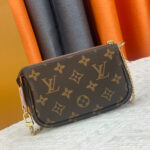 LV Mini Pochette Accessoires - Image 5