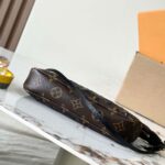 LV Pochette Accessoires - Image 5