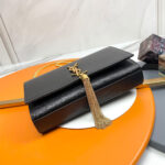 YSL kate medium tassel in grain de poudre embossed leather - Image 5