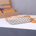 LV Pochette Accessoires - Image 5