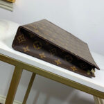 LV Toiletry Pouch 26 - Image 5