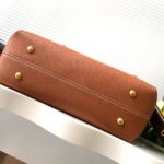 LV Low Key Cabas MM - Image 5