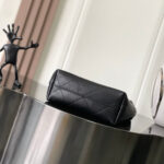 CHANEL Large Hobo Bag(HIGH-END GRADE) - Image 5