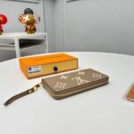LV Zippy Wallet - Image 5