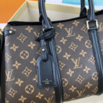 Louis Vuitton SOUFFLOT MM - Image 5