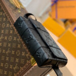 LV TRUNK SLINGBAG - Image 5