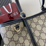 GG Emblem medium tote bag - Image 5