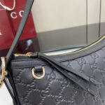 GG Emblem medium shoulder bag - Image 6