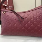 GG Emblem medium shoulder bag - Image 6