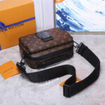 LV S LOCK MESSENGER - Image 6