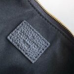 LV Pochette Liv - Image 7