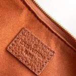 LV Pochette Liv - Image 7