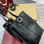 GG Emblem medium tote bag - Image 7