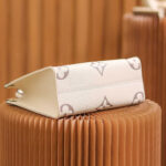 Louis Vuitton ONTHEGO PM - Image 7