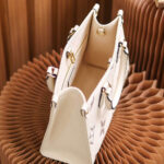 Louis Vuitton ONTHEGO PM - Image 8