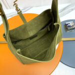 YSL LE 5 À 7 supple SUEDE LARGE - Image 8