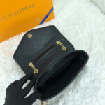 LV NEW WAVE CHAIN BAG - Image 8