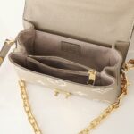 LV Pochette Métis East West - Image 8