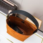 LV Hobo MM - Image 8