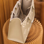 LV ONTHEGO MM - Image 8