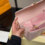 LV Pochette Métis East West - Image 8