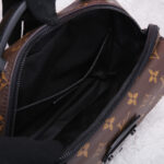 LV S LOCK MESSENGER - Image 8