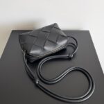 Bottega Veneta Intrecciato Concert Pouch D794258 black - Image 2