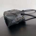 Bottega Veneta Intrecciato Concert Pouch D794258 black - Image 4