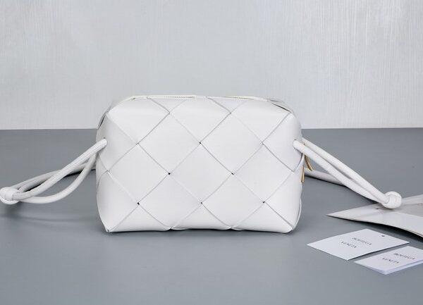 Bottega Veneta Intrecciato Concert Pouch D794258 white