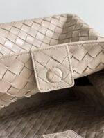 Bottega Veneta Parachute 826212 Tufo&Brass finish - Image 4