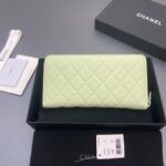 Chanel Classic Zipped Wallet 3726 light green - Image 2