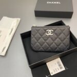 Chanel Zipped Pocket wallet S4811 black