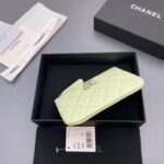 Chanel Zipped Pocket wallet S4811 light green - Image 4